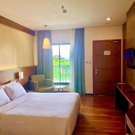 Oak Tree Emerald Hotel & Coventions Semarang Zewnętrze zdjęcie