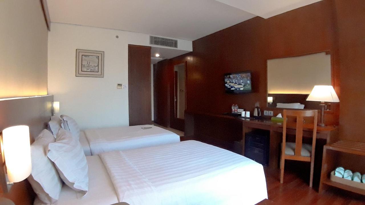 Oak Tree Emerald Hotel & Coventions Semarang Zewnętrze zdjęcie