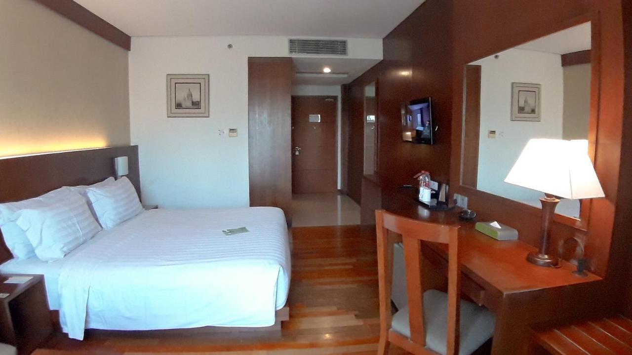 Oak Tree Emerald Hotel & Coventions Semarang Zewnętrze zdjęcie