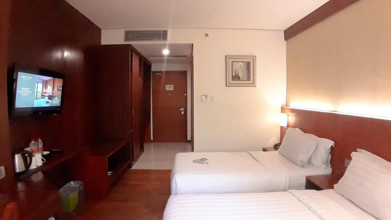 Oak Tree Emerald Hotel & Coventions Semarang Zewnętrze zdjęcie