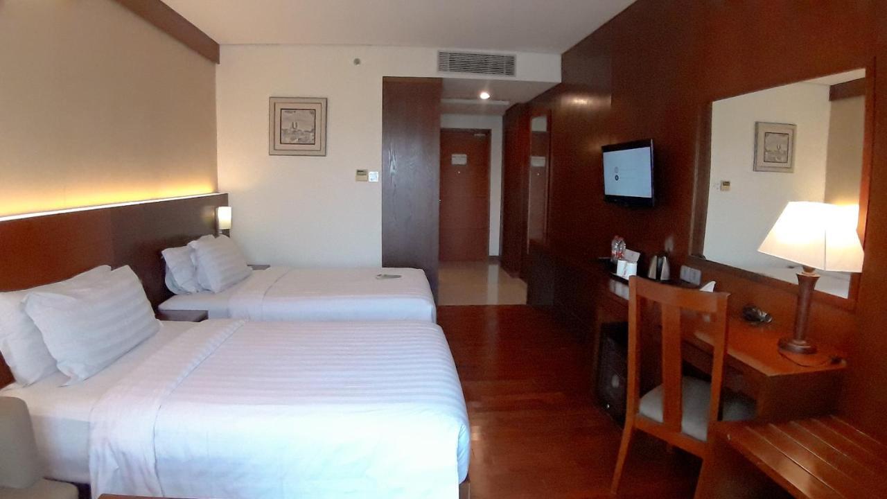 Oak Tree Emerald Hotel & Coventions Semarang Zewnętrze zdjęcie