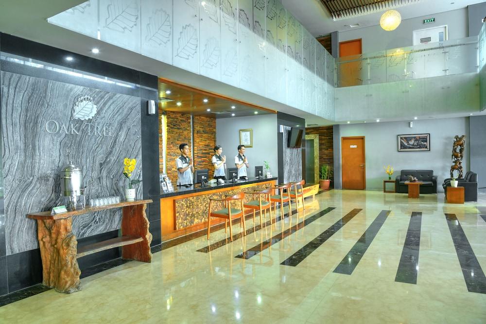 Oak Tree Emerald Hotel & Coventions Semarang Zewnętrze zdjęcie