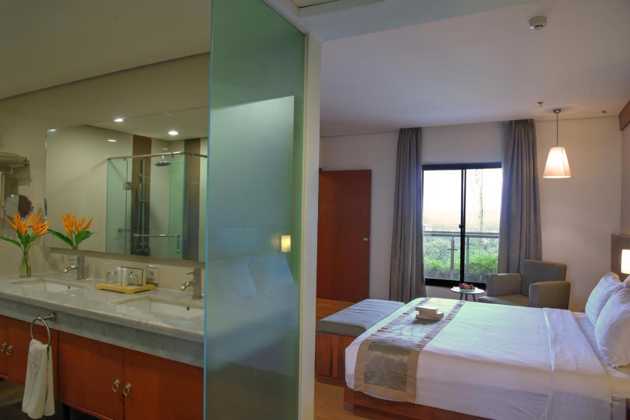 Oak Tree Emerald Hotel & Coventions Semarang Zewnętrze zdjęcie