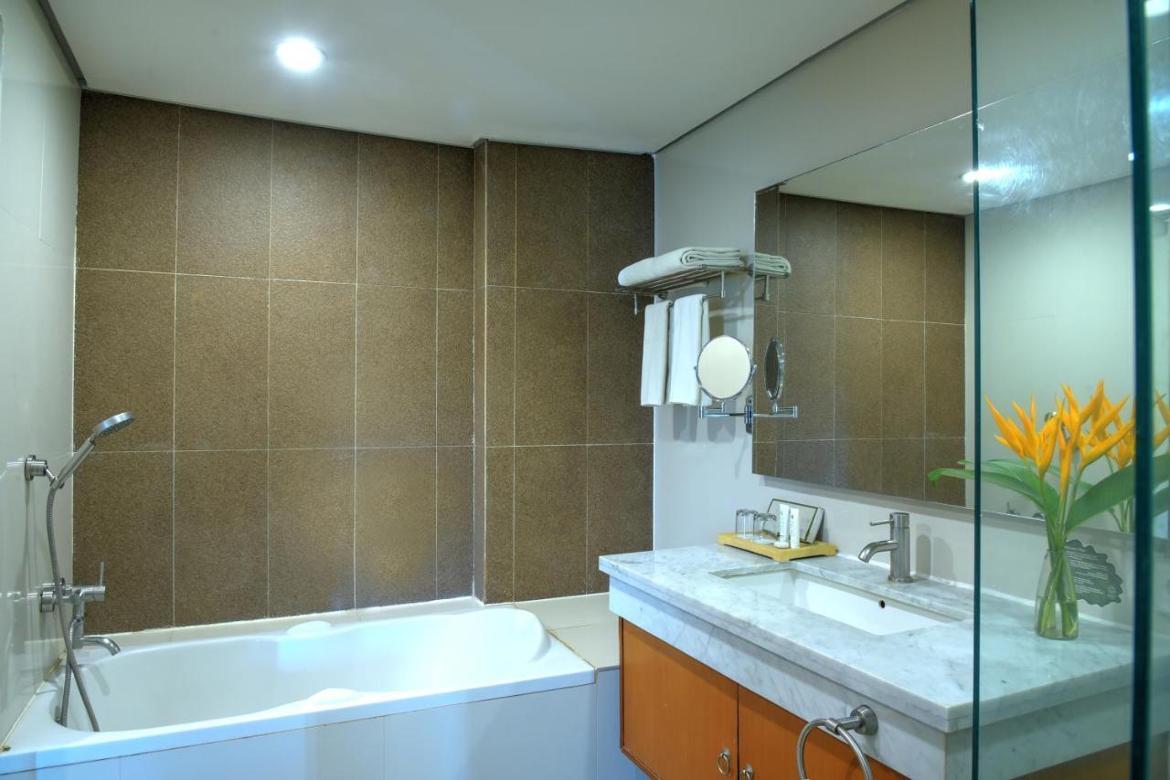 Oak Tree Emerald Hotel & Coventions Semarang Zewnętrze zdjęcie