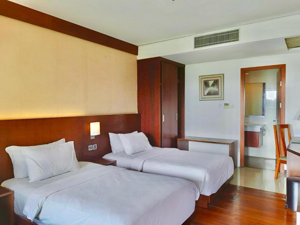 Oak Tree Emerald Hotel & Coventions Semarang Zewnętrze zdjęcie