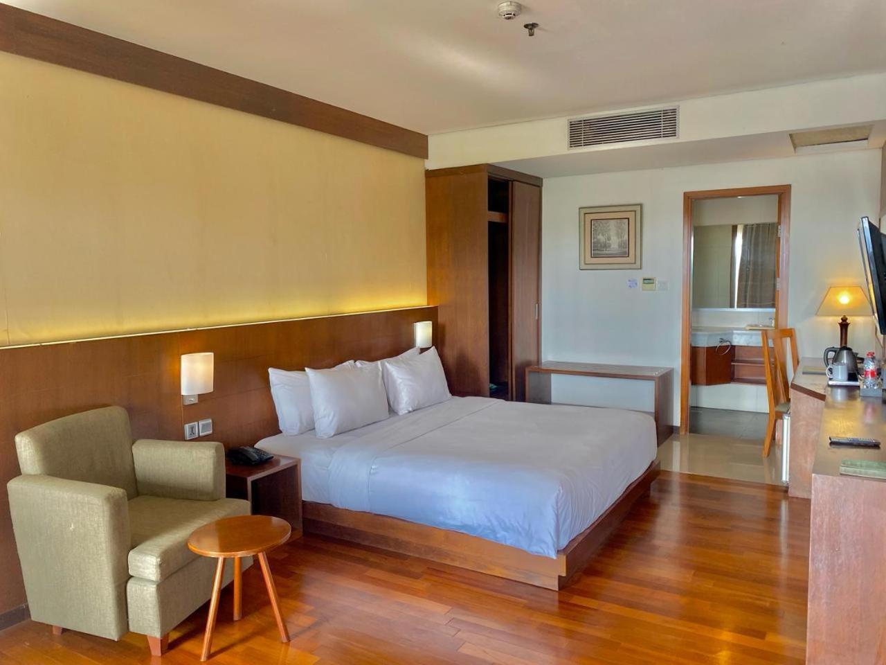 Oak Tree Emerald Hotel & Coventions Semarang Zewnętrze zdjęcie