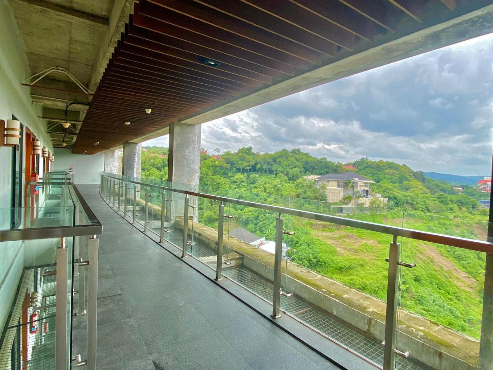 Oak Tree Emerald Hotel & Coventions Semarang Zewnętrze zdjęcie