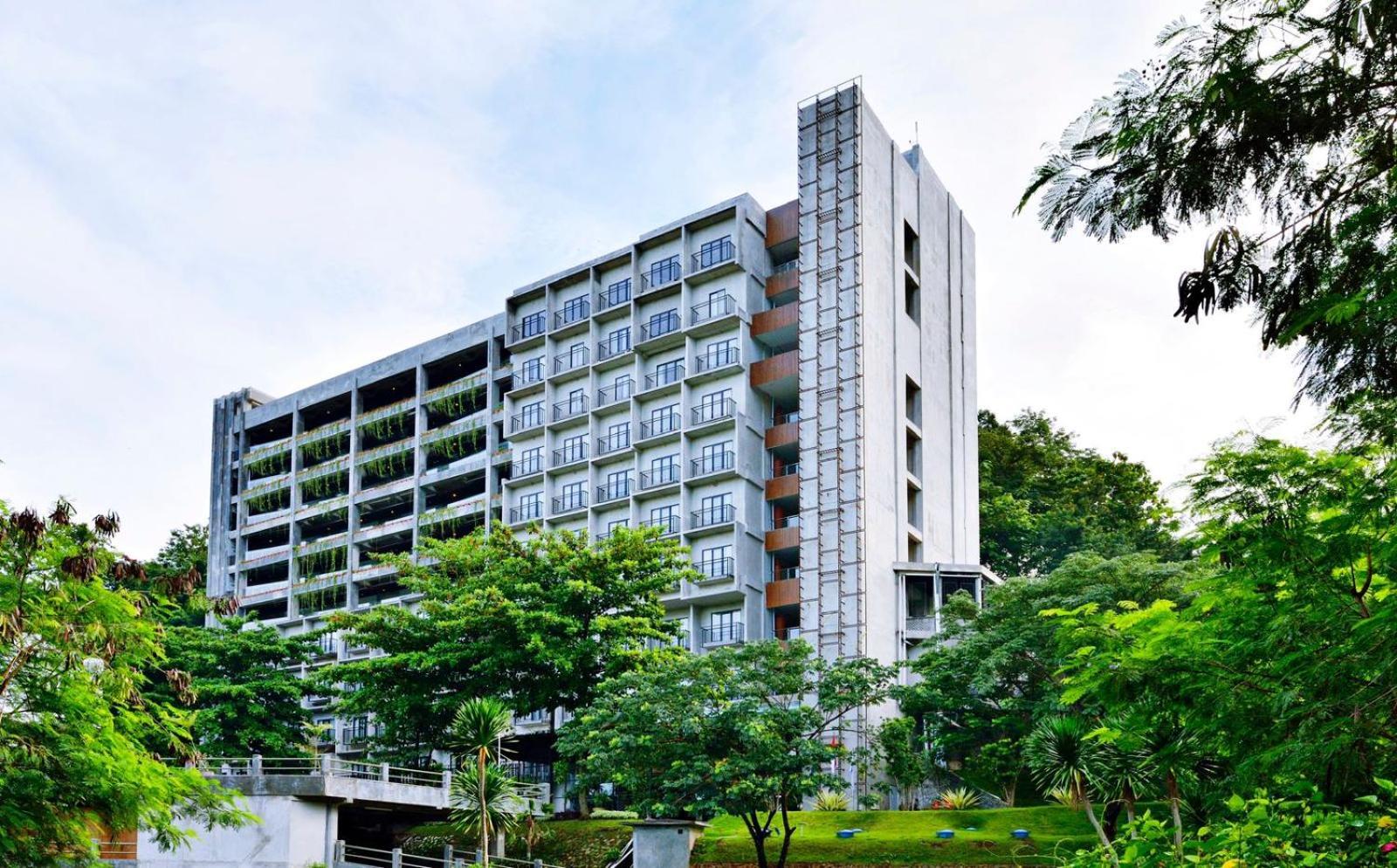 Oak Tree Emerald Hotel & Coventions Semarang Zewnętrze zdjęcie