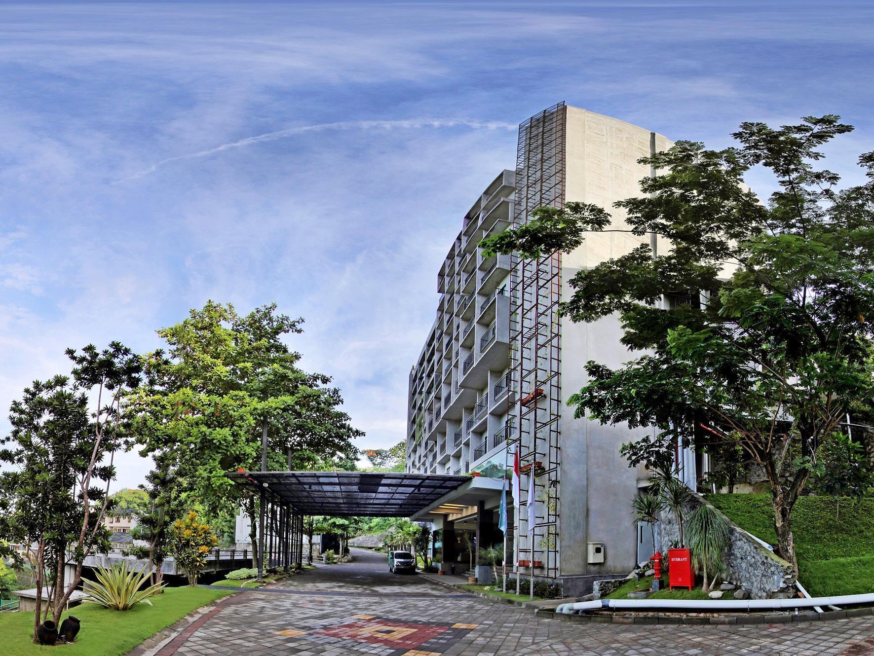 Oak Tree Emerald Hotel & Coventions Semarang Zewnętrze zdjęcie