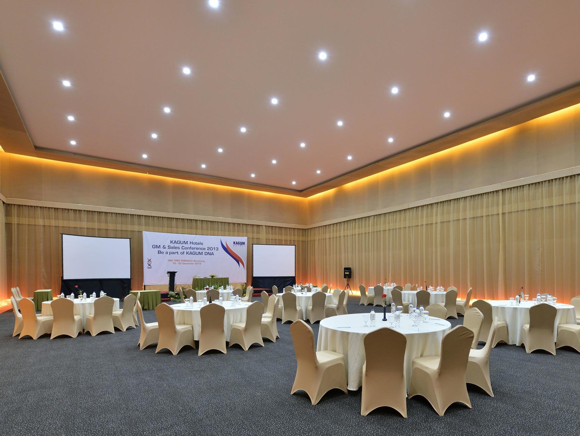 Oak Tree Emerald Hotel & Coventions Semarang Zewnętrze zdjęcie