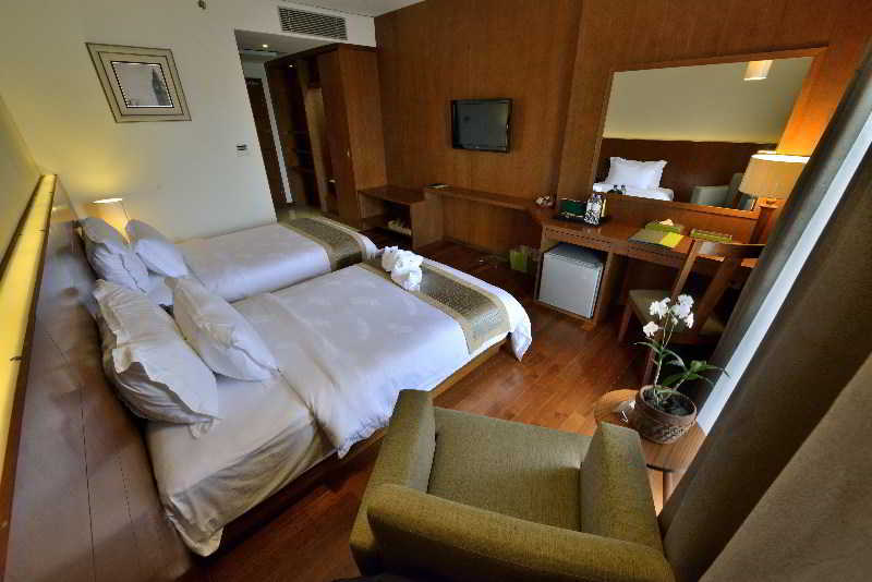 Oak Tree Emerald Hotel & Coventions Semarang Zewnętrze zdjęcie