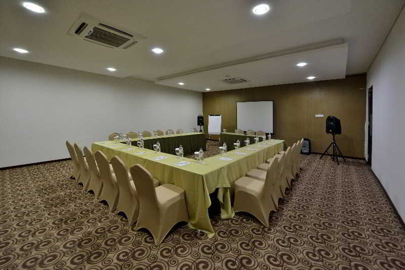 Oak Tree Emerald Hotel & Coventions Semarang Zewnętrze zdjęcie