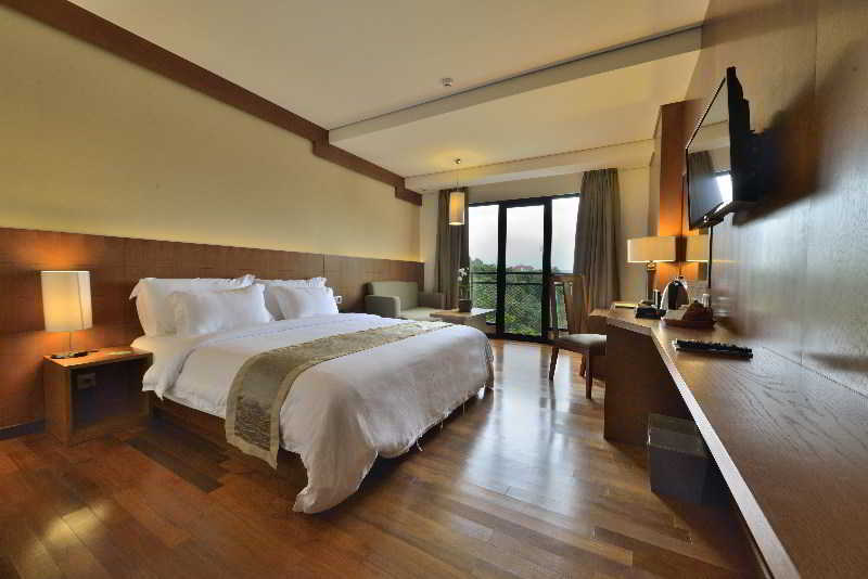 Oak Tree Emerald Hotel & Coventions Semarang Zewnętrze zdjęcie