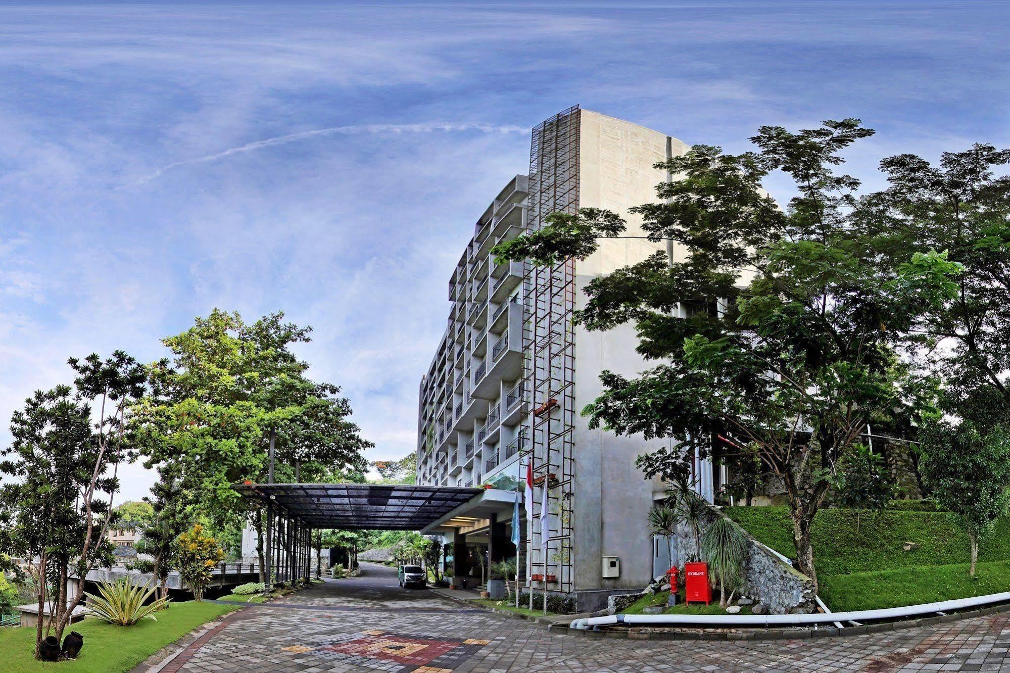 Oak Tree Emerald Hotel & Coventions Semarang Zewnętrze zdjęcie