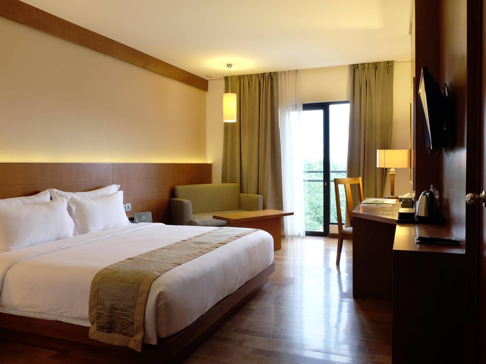 Oak Tree Emerald Hotel & Coventions Semarang Zewnętrze zdjęcie
