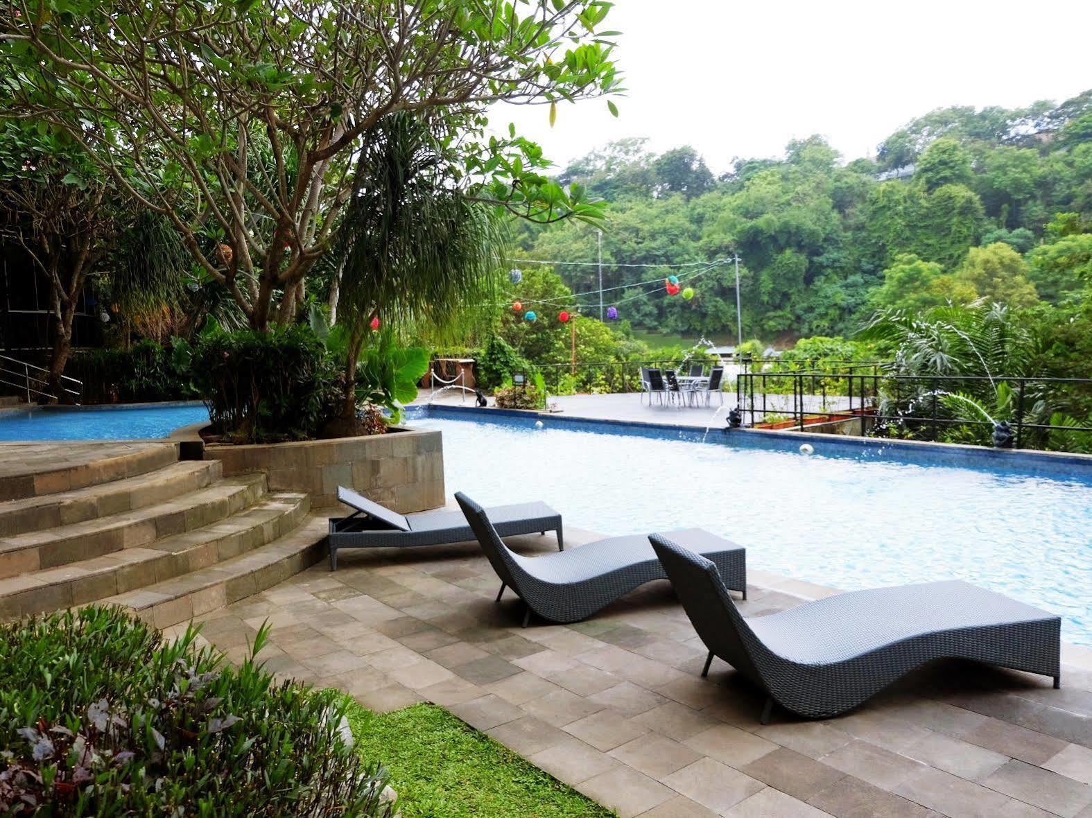 Oak Tree Emerald Hotel & Coventions Semarang Zewnętrze zdjęcie