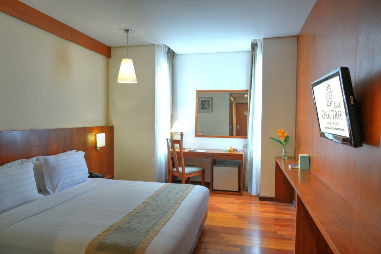 Oak Tree Emerald Hotel & Coventions Semarang Zewnętrze zdjęcie