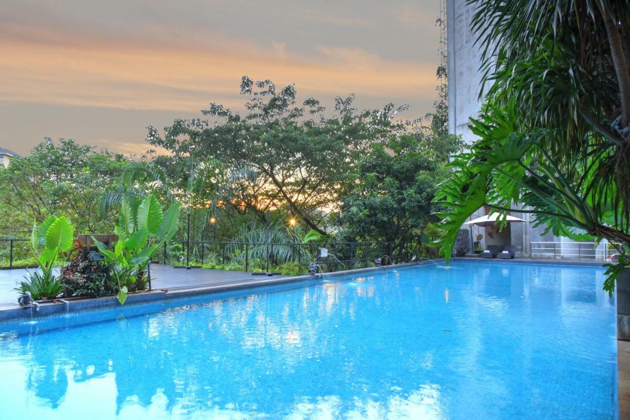 Oak Tree Emerald Hotel & Coventions Semarang Zewnętrze zdjęcie