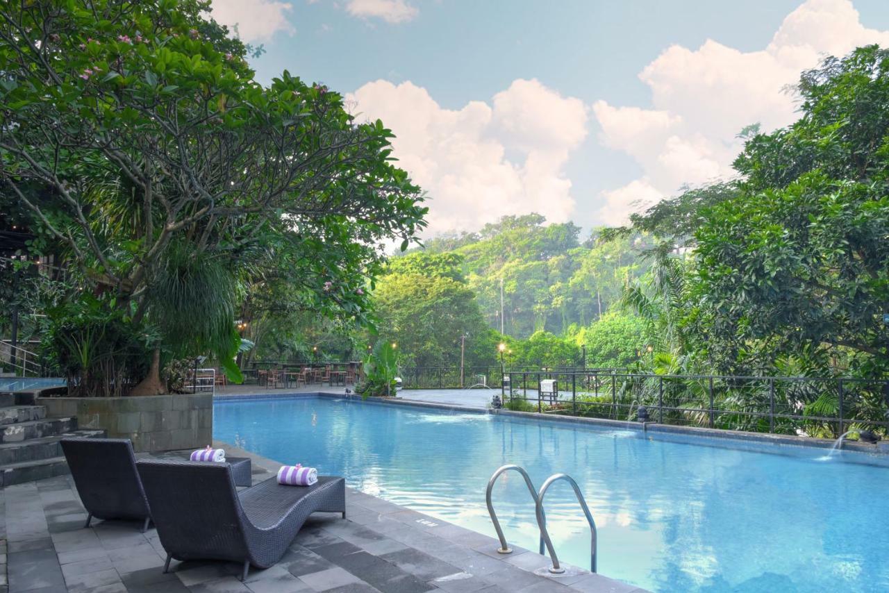 Oak Tree Emerald Hotel & Coventions Semarang Zewnętrze zdjęcie