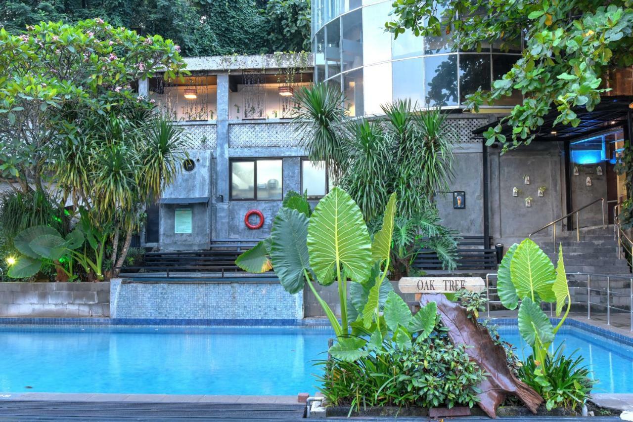 Oak Tree Emerald Hotel & Coventions Semarang Zewnętrze zdjęcie