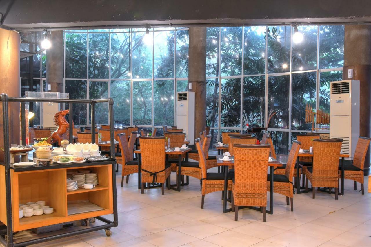 Oak Tree Emerald Hotel & Coventions Semarang Zewnętrze zdjęcie