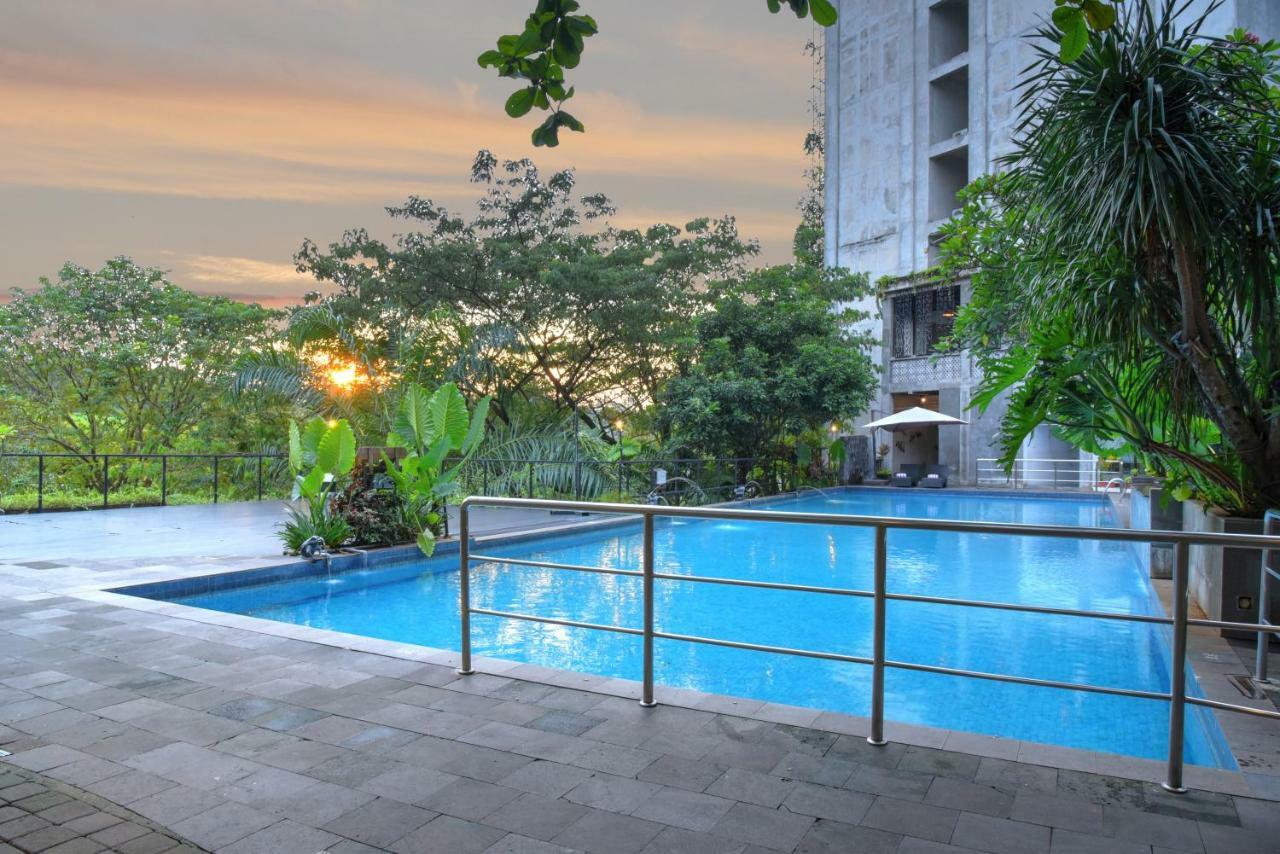 Oak Tree Emerald Hotel & Coventions Semarang Zewnętrze zdjęcie