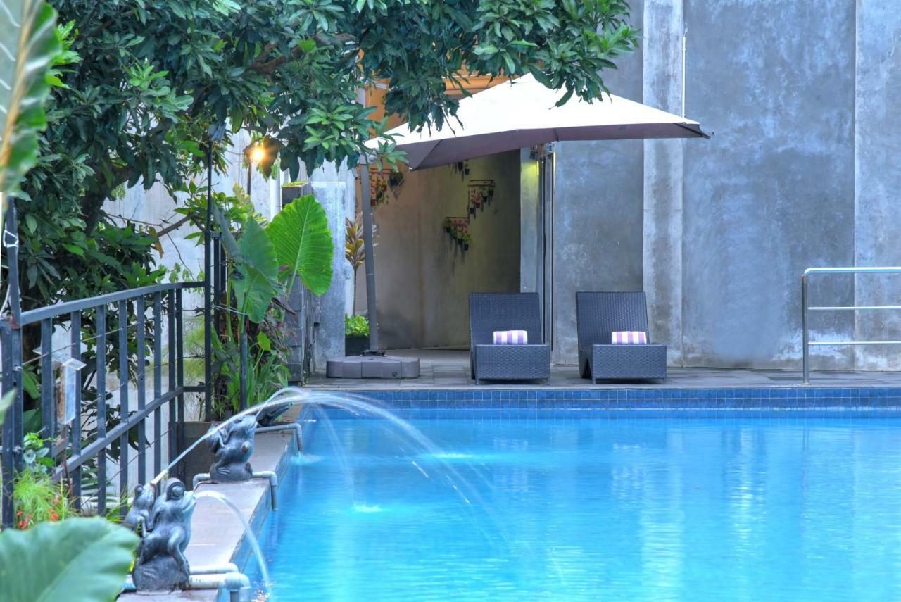 Oak Tree Emerald Hotel & Coventions Semarang Zewnętrze zdjęcie