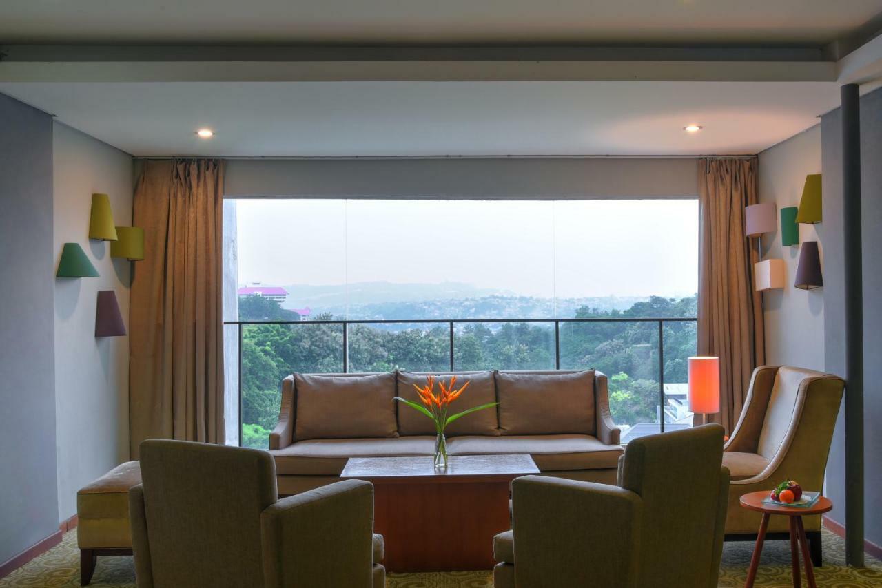 Oak Tree Emerald Hotel & Coventions Semarang Zewnętrze zdjęcie