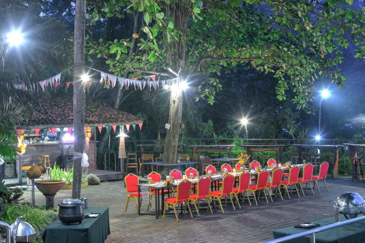 Oak Tree Emerald Hotel & Coventions Semarang Zewnętrze zdjęcie
