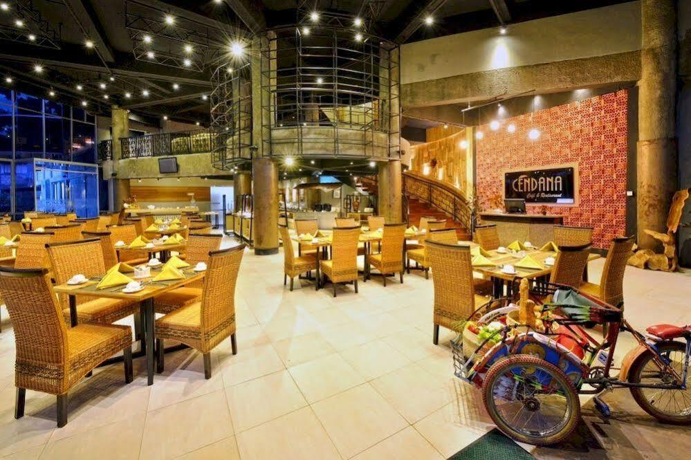 Oak Tree Emerald Hotel & Coventions Semarang Zewnętrze zdjęcie